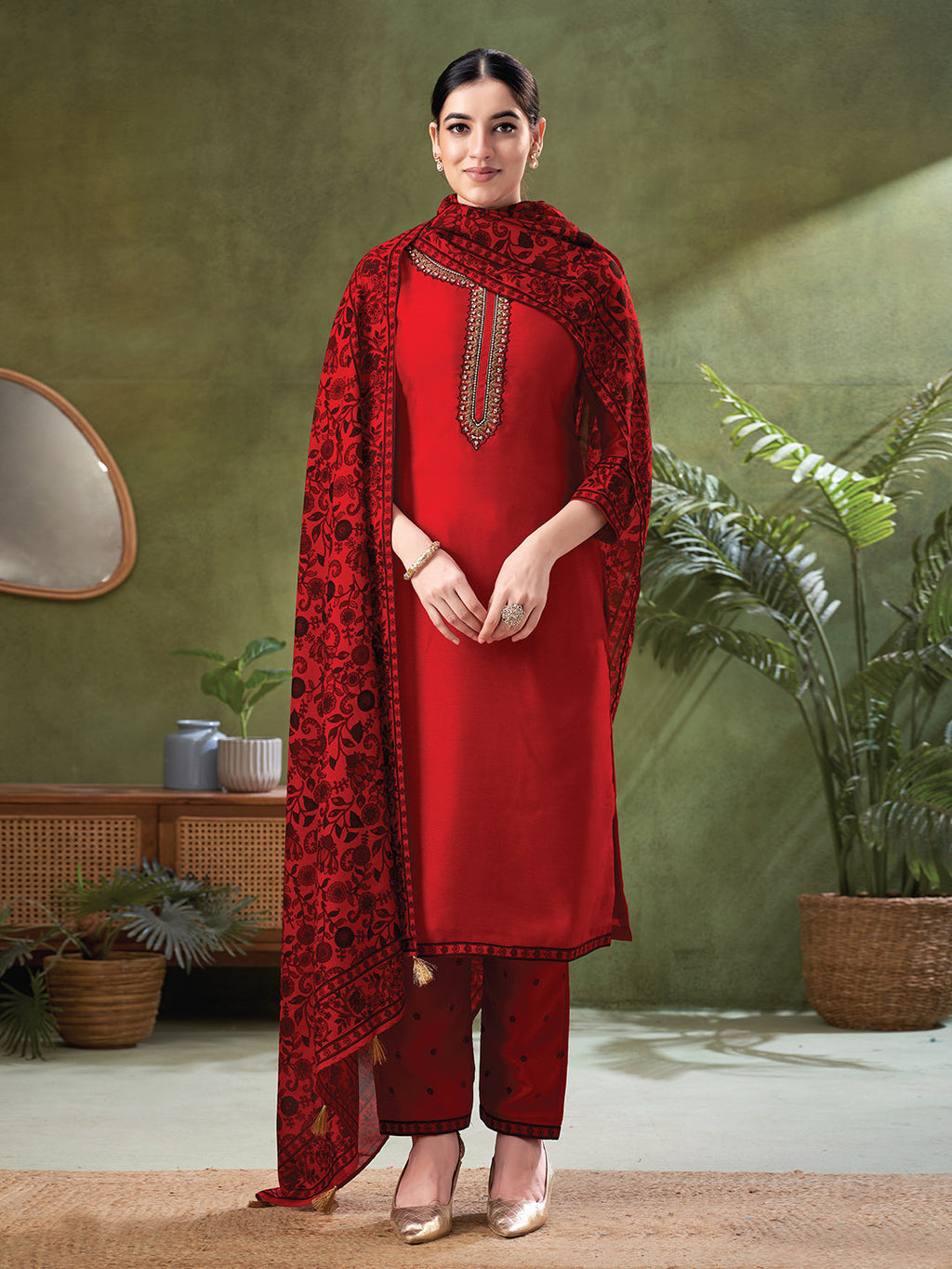 Women red elegant party wear